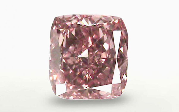 Diamantul roz este cadoul ideal pentru persoana iubita